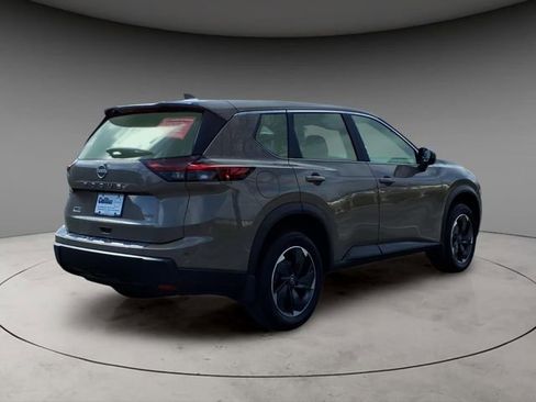 Used 2025 Nissan Rogue SV image 9