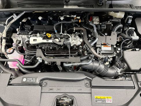 Used 2025 Toyota Prius LE FWD image 32