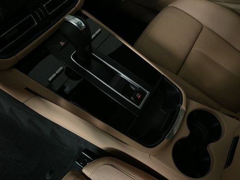 Certified 2025 Porsche Macan image 18