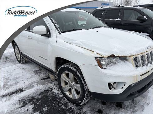 Used 2015 Jeep Compass Latitude image 1