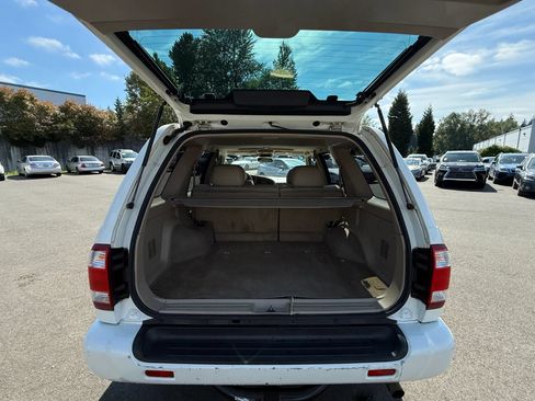 Used 2001 Nissan Pathfinder LE AWD/4WD image 17