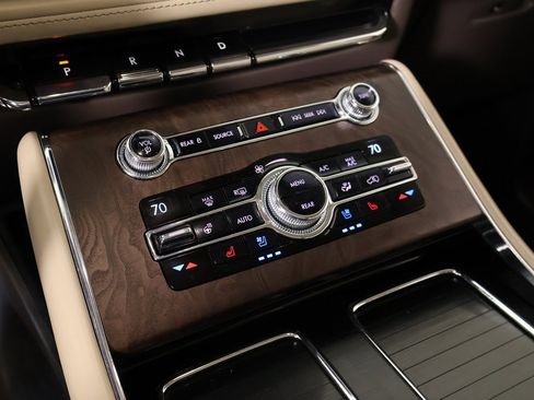 Used 2020 Lincoln Aviator Reserve w/ Equipment Group 201A image 8