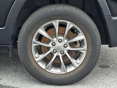 Used 2019 Jeep Cherokee Latitude Plus w/ Comfort/Convenience Group AWD/4WD image 8