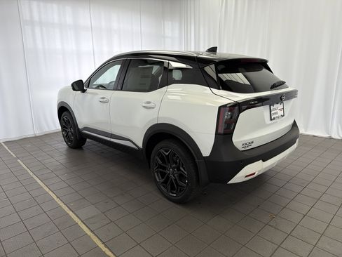 New 2026 Nissan Kicks SR FWD image 6
