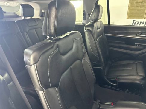 Used 2023 Jeep Grand Cherokee L Limited AWD/4WD image 33