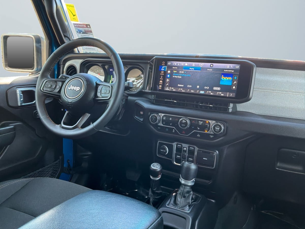 Used 2024 Jeep Wrangler Unlimited w/ Convenience Group AWD/4WD image 14