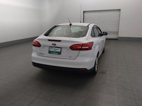 Used 2017 Ford Focus SE w/ Cold Weather Package FWD image 7