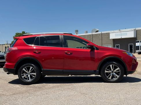 Used 2017 Toyota RAV4 XLE FWD image 8