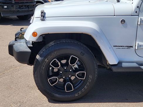 Used 2018 Jeep Wrangler Unlimited Sahara AWD/4WD image 9