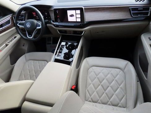 Used 2025 Volkswagen Atlas SEL Premium R-Line image 17