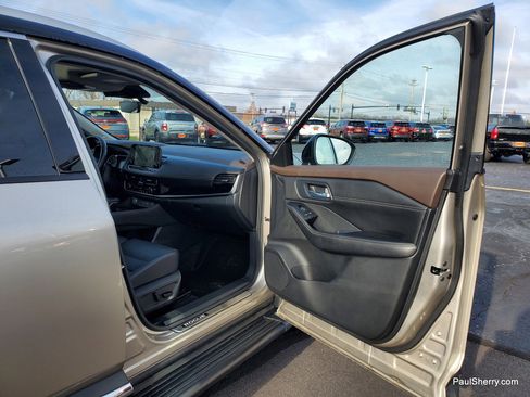 Used 2023 Nissan Rogue SL w/ SL Premium Package image 39