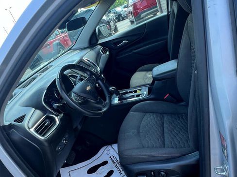 Used 2020 Chevrolet Equinox LT w/ Driver Convenience Package image 9