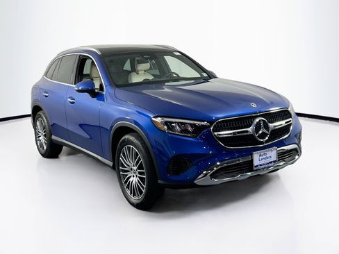 Used 2025 Mercedes-Benz GLC 300 4MATIC image 3