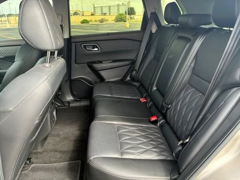 Certified 2023 Nissan Rogue Platinum w/ Platinum Premium Package FWD image 17