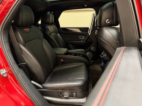 Used 2017 Bentley Bentayga AWD/4WD image 25