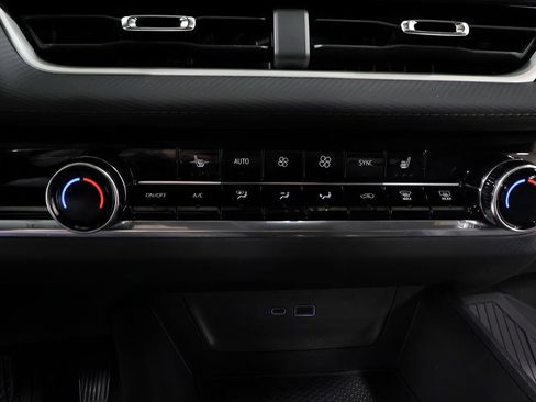 New 2026 Chevrolet Equinox LT w/ Convenience Package II FWD image 11