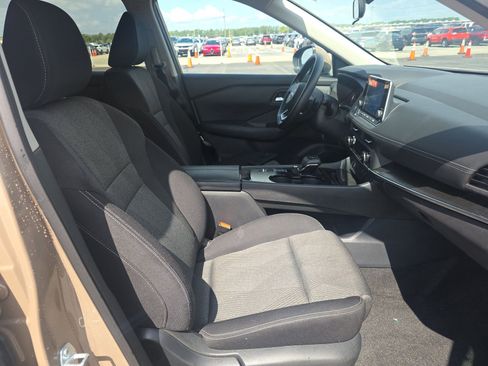 Used 2024 Nissan Rogue SV FWD image 13
