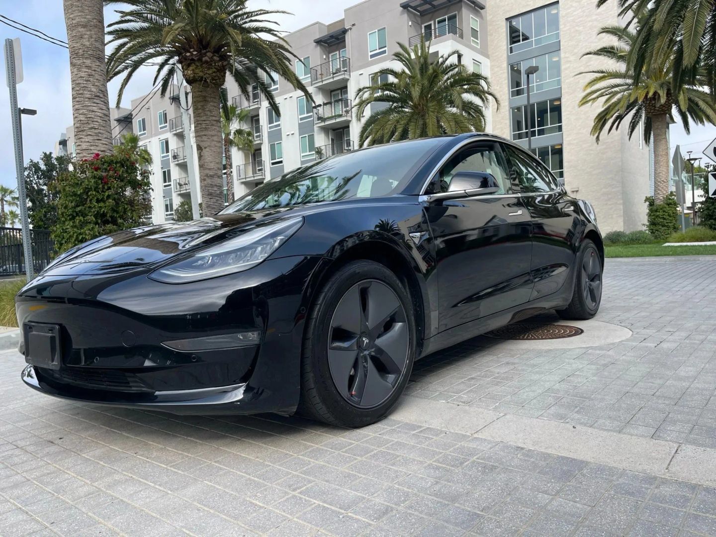 Used 2019 Tesla Model 3 Long Range RWD image 3
