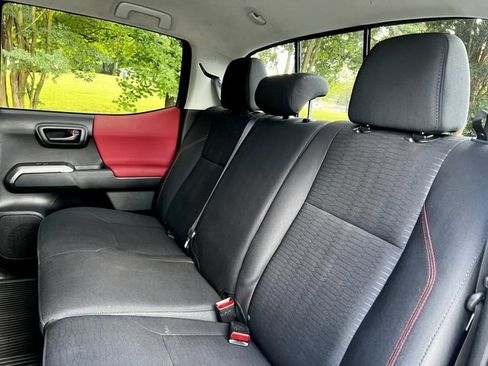 Used 2018 Toyota Tacoma SR5 image 15