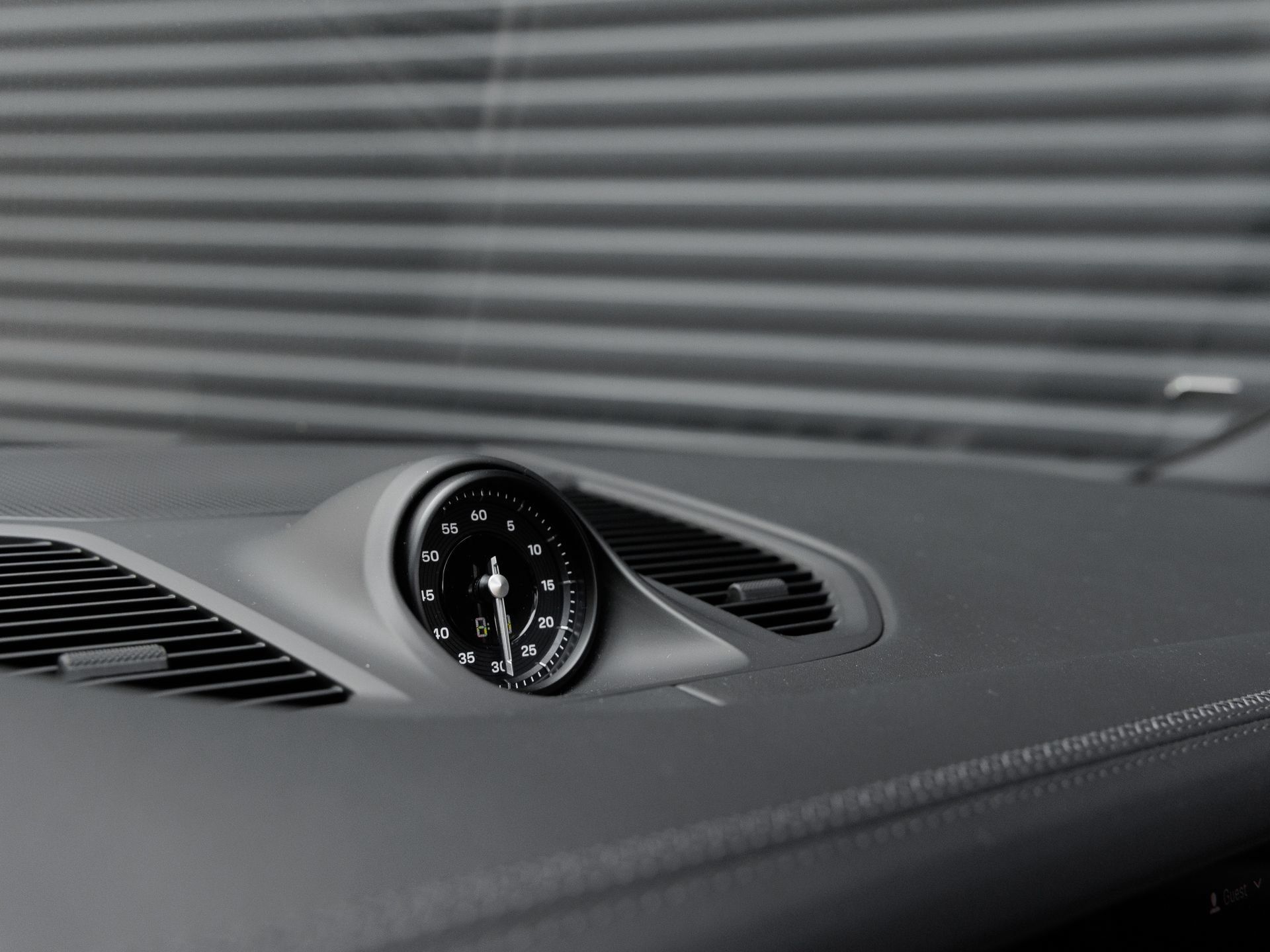 Certified 2025 Porsche Cayenne E-Hybrid AWD/4WD image 22
