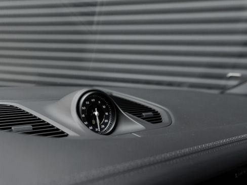 Certified 2025 Porsche Cayenne E-Hybrid AWD/4WD image 22