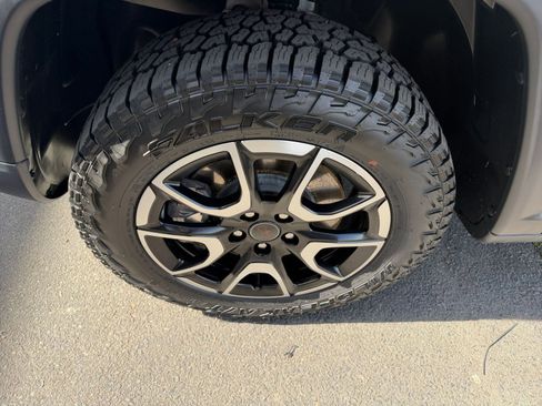 Used 2025 Jeep Compass Trailhawk image 29