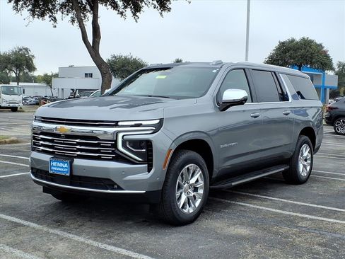 New 2026 Chevrolet Suburban Premier image 3