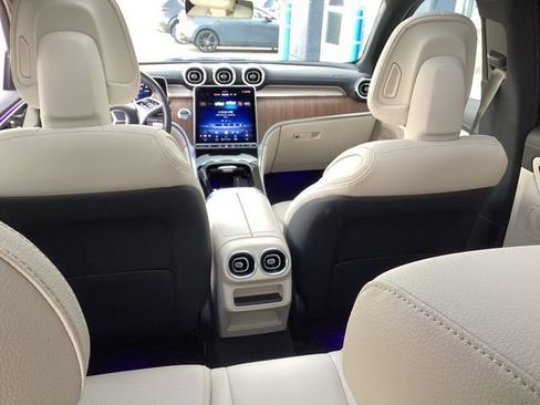 Used 2025 Mercedes-Benz GLC 300 4MATIC image 15