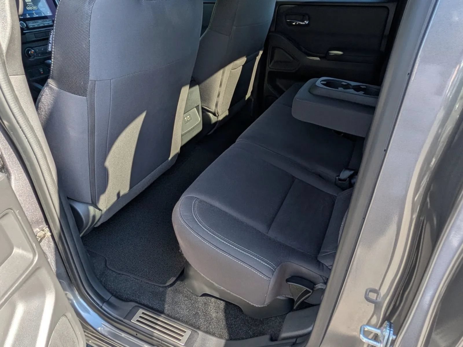 Used 2023 Nissan Frontier SV w/ Midnight Edition Package RWD image 17