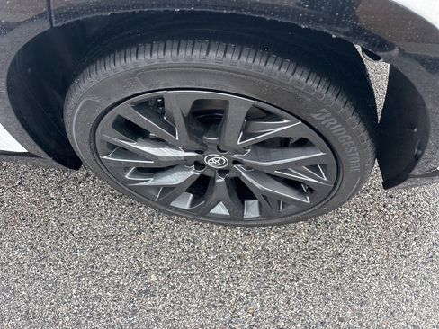 New 2025 Toyota Crown Signia Limited w/ Advanced Technology Package image 29