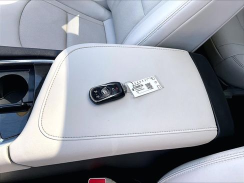 Used 2023 Buick Enclave Essence w/ Experience Buick Package image 31