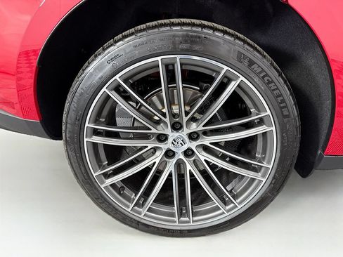 Used 2026 Porsche Macan AWD/4WD image 34