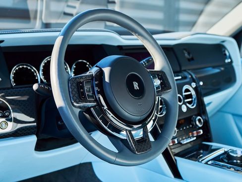 Used 2022 Rolls-Royce Cullinan Black Badge w/ Dark Exterior Package image 34