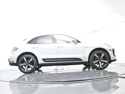 Certified 2025 Porsche Macan AWD/4WD image 53