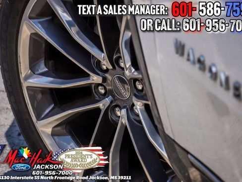 Used 2023 Jeep Wagoneer Series III w/ Premium Group I RWD image 3