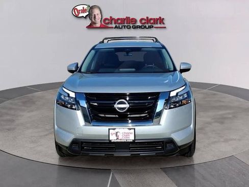Certified 2024 Nissan Pathfinder SV FWD image 8