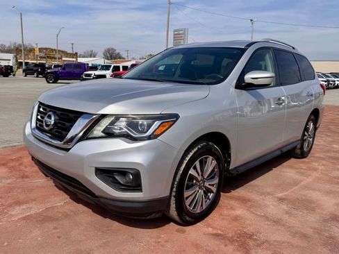 Used 2020 Nissan Pathfinder SV FWD image 1