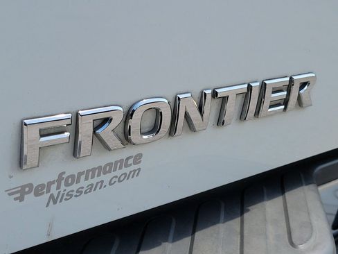 Used 2019 Nissan Frontier SL RWD image 12
