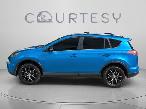 Used 2018 Toyota RAV4 SE w/ Cargo Management Package FWD image 4