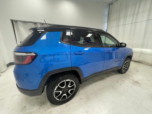 Used 2025 Jeep Compass Trailhawk AWD/4WD image 5
