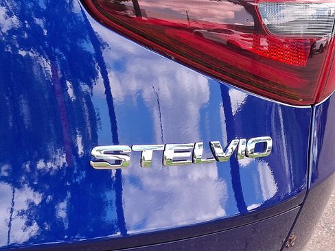 Used 2022 Alfa Romeo Stelvio Ti AWD/4WD image 31