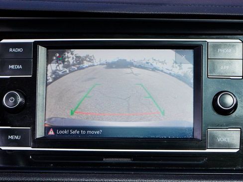 Used 2022 Volkswagen Jetta SE image 31