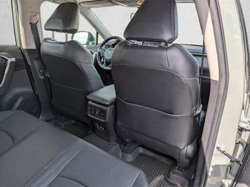 Used 2021 Toyota RAV4 XLE Premium image 28