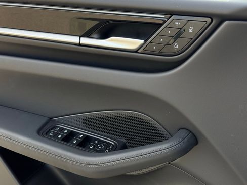 Used 2025 Porsche Macan 4 Electric image 25