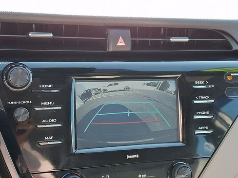 Used 2020 Toyota Camry SE w/ Blackout Package FWD image 19