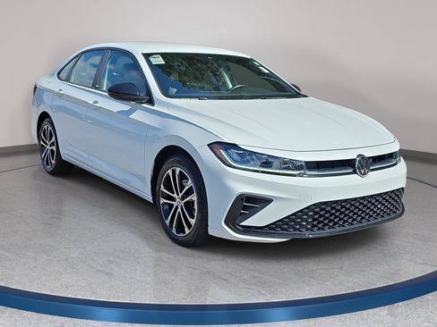 Used 2025 Volkswagen Jetta Sport FWD image 3