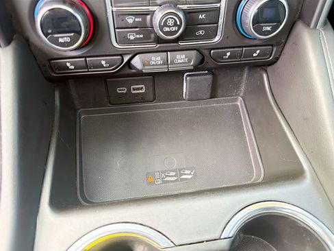 Used 2023 Chevrolet Suburban Z71 w/ Luxury Package image 32