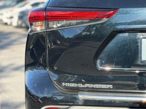 Used 2023 Toyota Highlander XLE w/ Protection Package #3 (TMS) AWD/4WD image 11