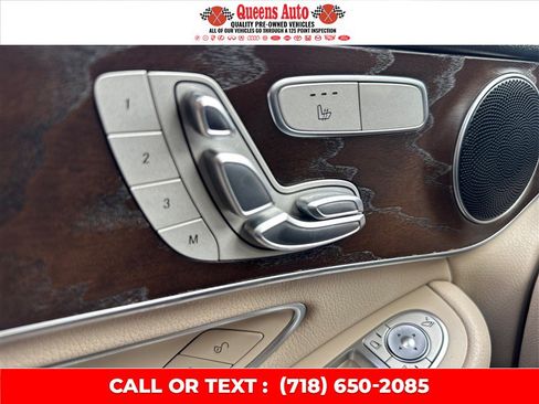 Used 2019 Mercedes-Benz GLC 300 4MATIC w/ Premium Package image 23