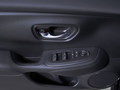 Certified 2026 Honda HR-V LX image 17